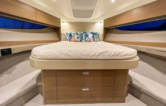 Motorboat Princess V40 680hp