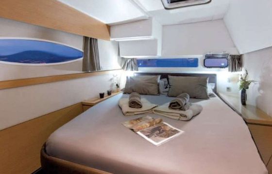 Catamaran Fountaine Pajot Helia 44 13.4m