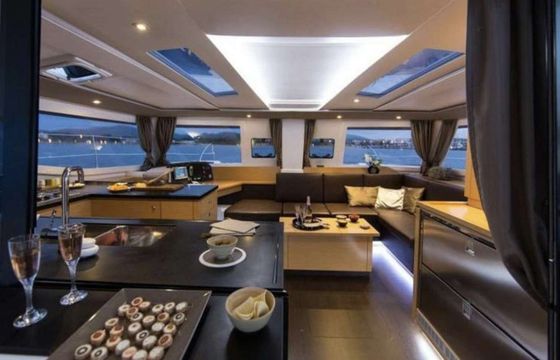 Catamaran Fountaine Pajot Helia 44 13.4m