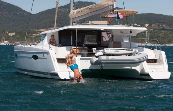 Catamaran Fountaine Pajot Helia 44 13.4m