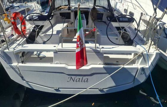 Sailboat Dufour 37 10m