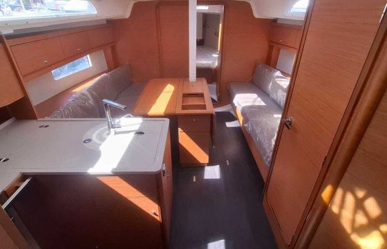 Sailboat Dufour 37 10m