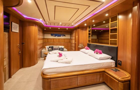 Motor yacht Ferretti 2003 2300hp