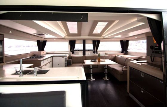 Catamaran Fountaine Pajot 45 13.45m