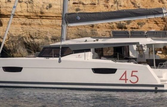Catamaran Fountaine Pajot 45 13.45m