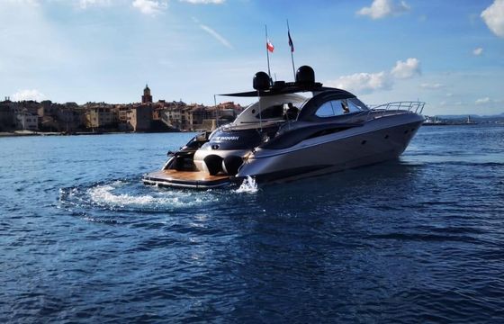 Motor yacht Sunseeker Predator 60 2100hp