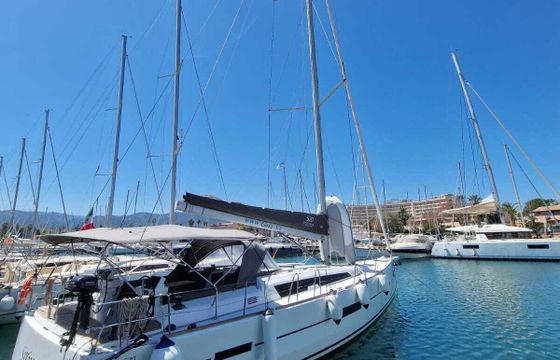 Sailboat DUFOUR 520 GL 15.2m