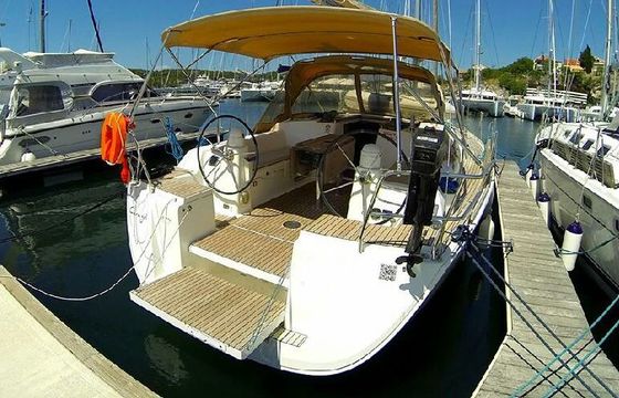 Sailboat DUFOUR 375 Grand Large 11m