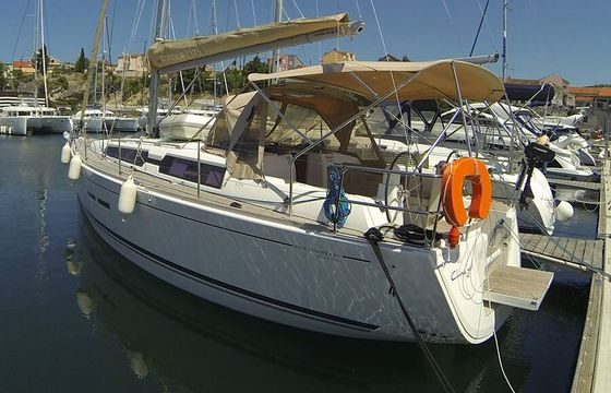 Sailboat DUFOUR 375 Grand Large 11m