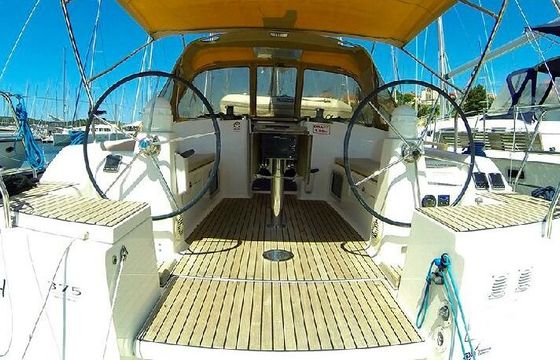 Sailboat DUFOUR 375 Grand Large 11m