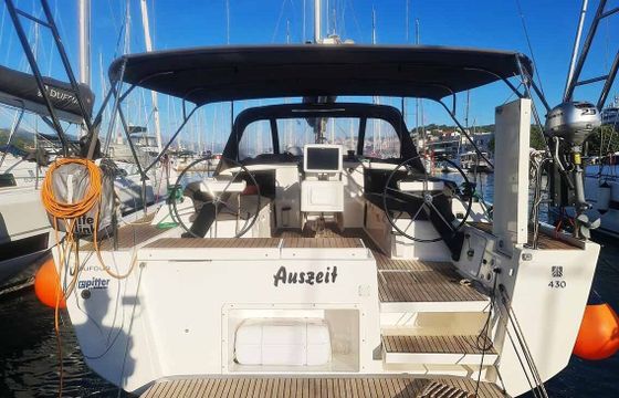 Sailboat Dufour Yachts Dufour 430 - 3 cab. 13m