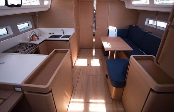 Sailboat Jeanneau Sun Odyssey 440  13m