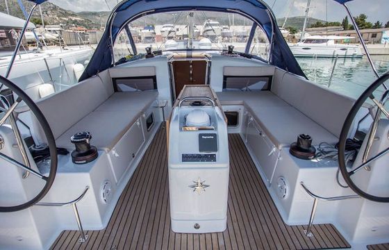 Sailboat Jeanneau Sun Odyssey 440  13m