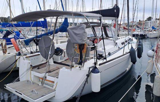 Sailboat Dufour 40e Performance 12m