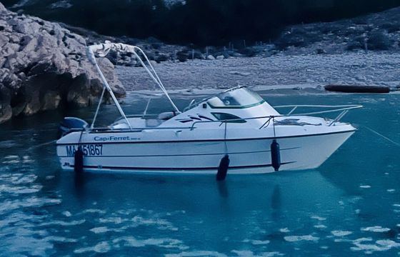 Motorboat B2 Marine cap ferret 550 cabin cruiser 50hp