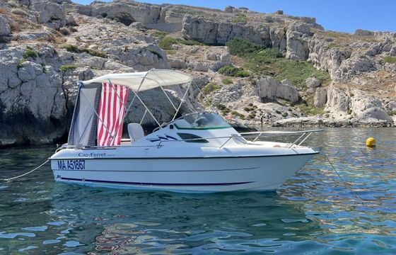 Motorboat B2 Marine cap ferret 550 cabin cruiser 50hp