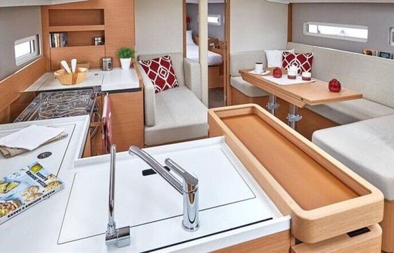 Sailboat Jeanneau Sun Odyssey 410 12.35m