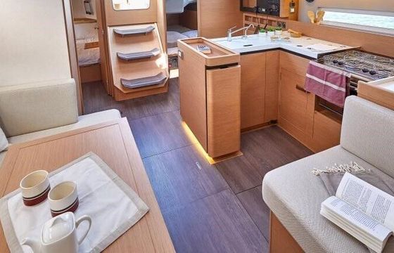 Sailboat Jeanneau Sun Odyssey 410 12.35m