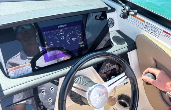 Motorboat Sea Ray SPX 210 250hp