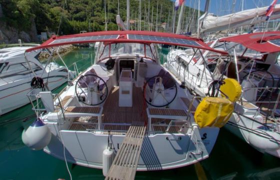 Sailboat Bénéteau Oceanis 38.1 11m