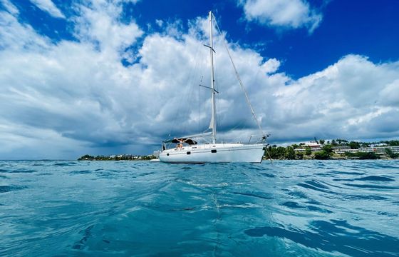 Sailboat Beneteau Oceanis 400 12m