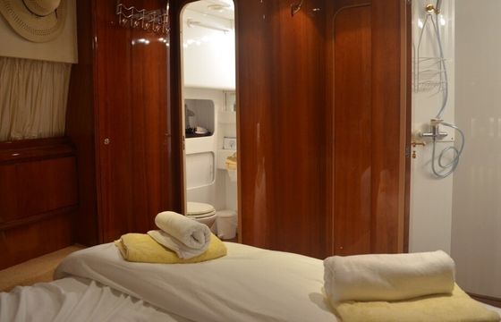 Motor yacht Falcon 70 1640hp
