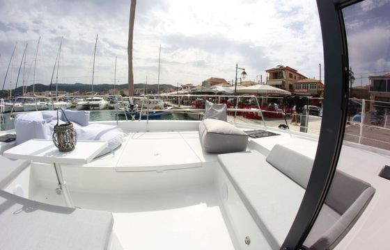 Catamaran Catana Group Bali 4.2 - 4 + 2 cab. 12.85m