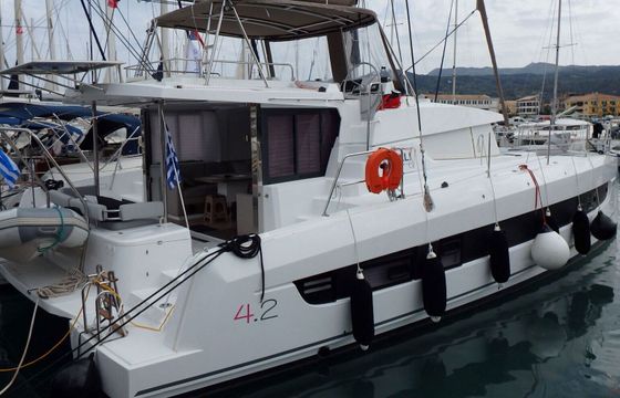 Catamaran Catana Group Bali 4.2 - 4 + 2 cab. 12.85m