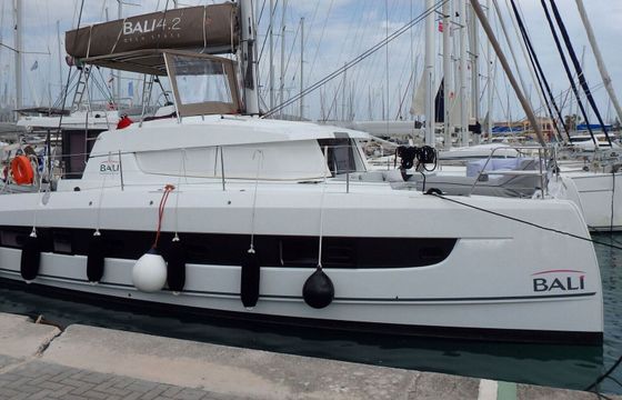 Catamaran Catana Group Bali 4.2 - 4 + 2 cab. 12.85m
