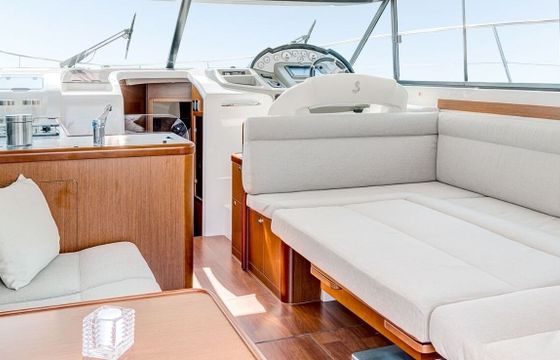 Motorboat Beneteau Antares 42