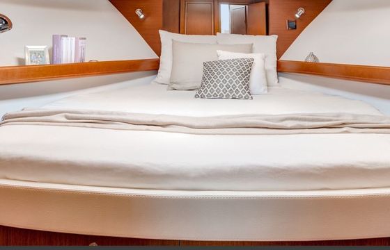Motorboat Beneteau Antares 42