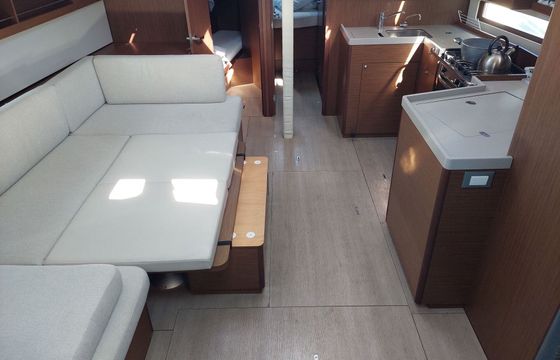 Sailboat Beneteau Oceanis 40.1 12m