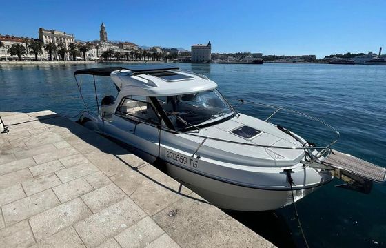 Motorboat Beneteau OB 7 200hp