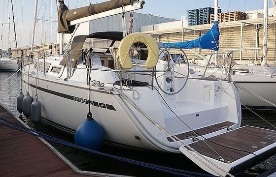 Sailboat BAVARIA CRUISER 33 9.99m