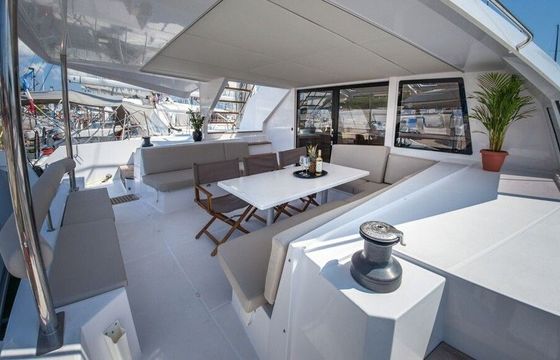 Catamaran LAGOON 450F 13.96m