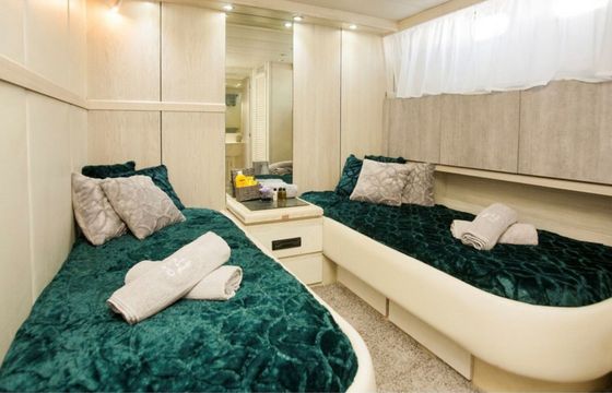 Motor yacht Mangusta 80 1900hp