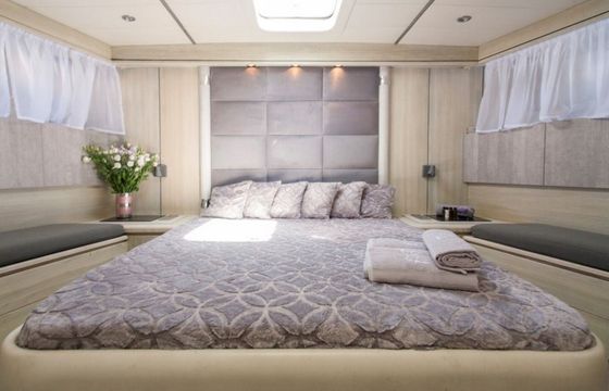 Motor yacht Mangusta 80 1900hp