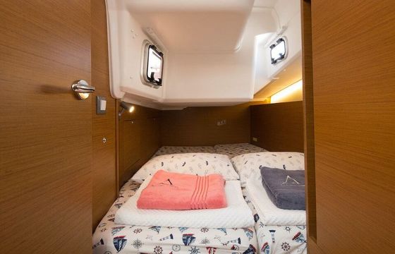 Sailboat Sun Odyssey 410 12m