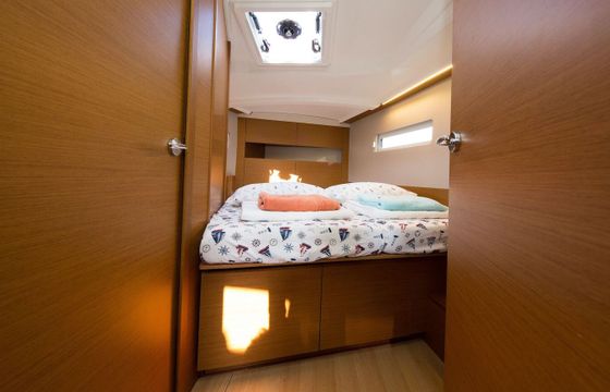 Sailboat Sun Odyssey 410 12m