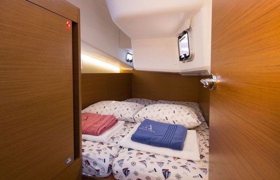 Sailboat Sun Odyssey 410 12m