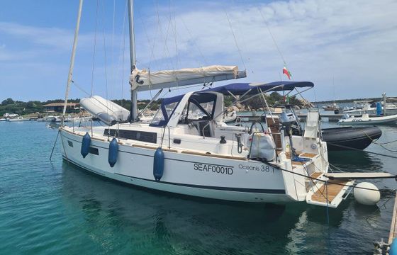 Sailboat Bénéteau Oceanis 38.1 11m
