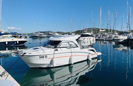 Motorboat VALFINITY I. - Beneteau Antares 8 250hp