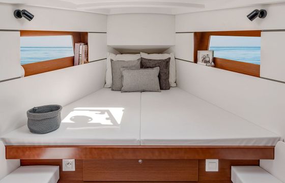 Sailboat Beneteau Oceanis 35 10.45m