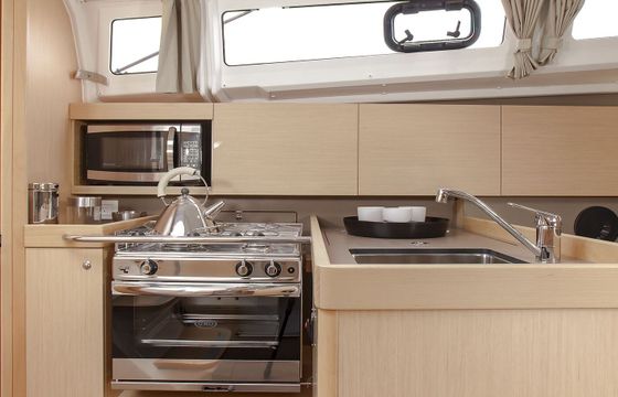 Sailboat Beneteau Oceanis 35 10.45m