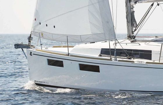 Sailboat Beneteau Oceanis 35 10.45m