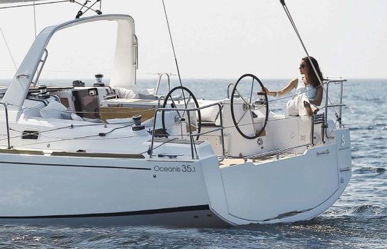 Sailboat Beneteau Oceanis 35 10.45m
