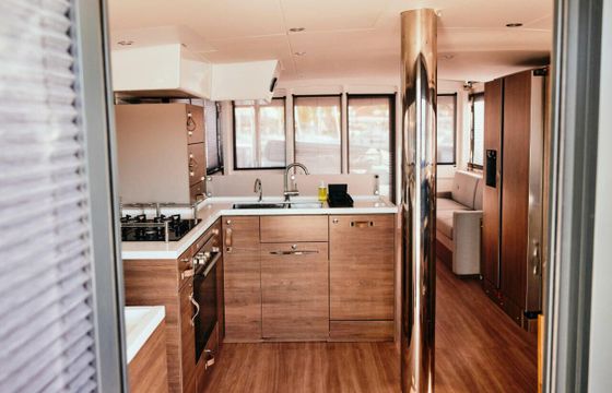 Catamaran Catana Group Bali 4.8 - 4 + 1 cab. 14m