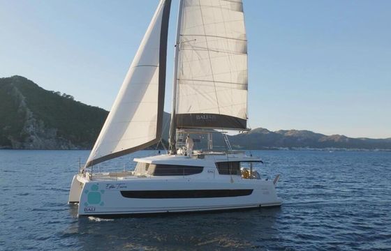 Catamaran Catana Group Bali 4.8 - 4 + 1 cab. 14m