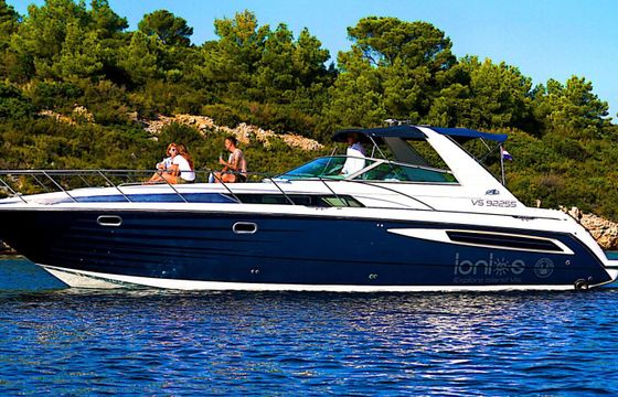 Motorboat BAYLINER AVANTTI 40 700hp