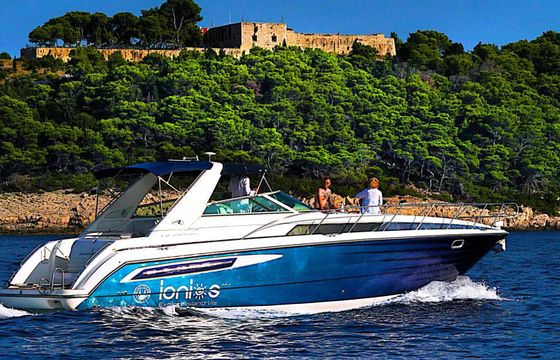 Motorboat BAYLINER AVANTTI 40 700hp